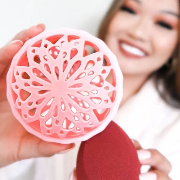 The Original MakeUp Eraser The Sponge - Picture 8 of 13